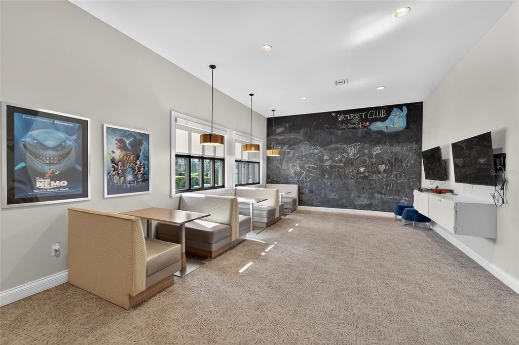 合同活跃: $615,000 (4 贝兹, 2 浴室, 2484 平方英尺)