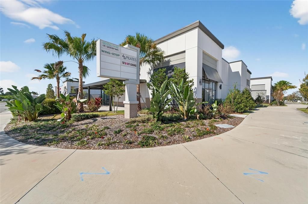 合同活跃: $615,000 (4 贝兹, 2 浴室, 2484 平方英尺)