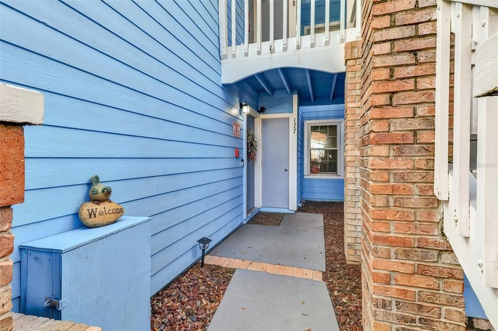 合同活跃: $225,000 (3 贝兹, 2 浴室, 1287 平方英尺)