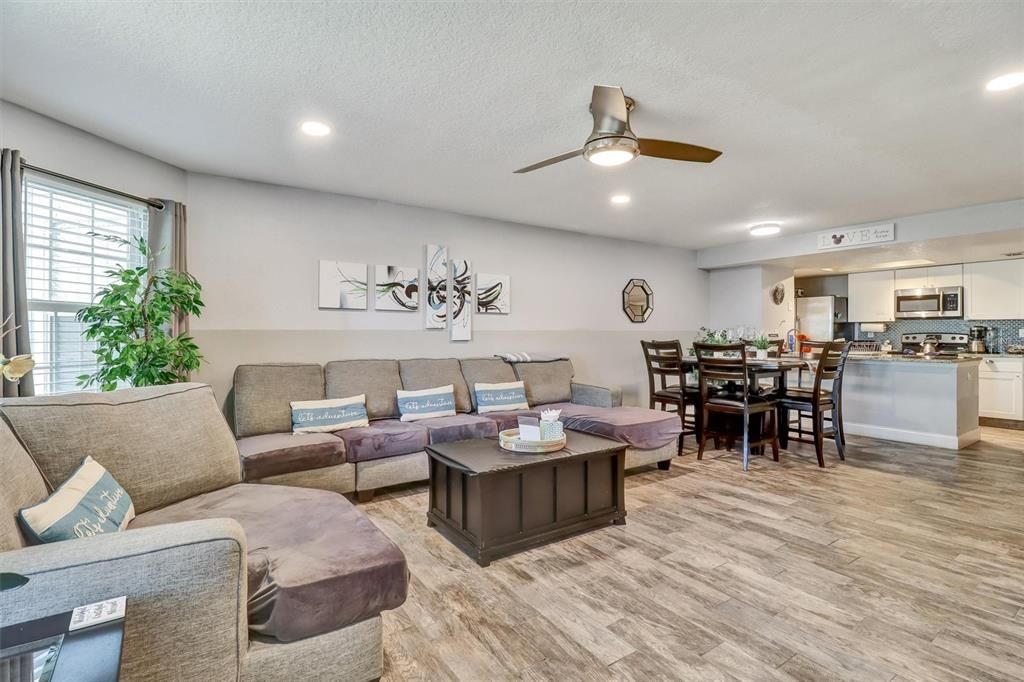 合同活跃: $225,000 (3 贝兹, 2 浴室, 1287 平方英尺)