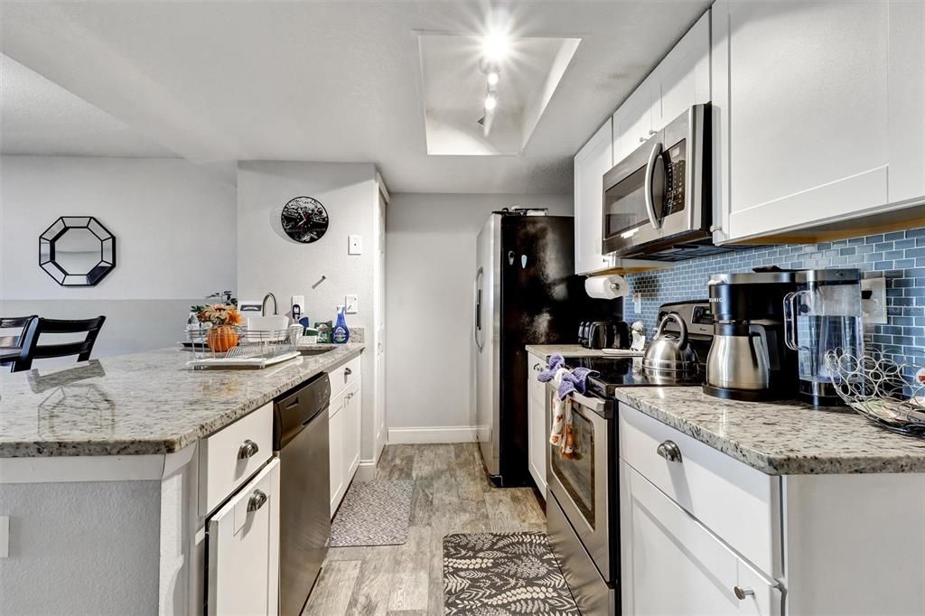 合同活跃: $225,000 (3 贝兹, 2 浴室, 1287 平方英尺)