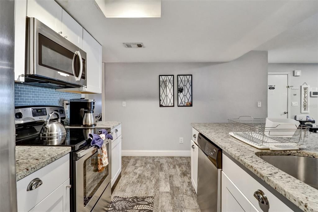 合同活跃: $225,000 (3 贝兹, 2 浴室, 1287 平方英尺)