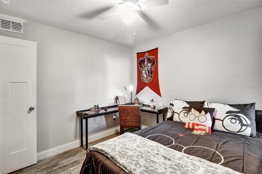 合同活跃: $225,000 (3 贝兹, 2 浴室, 1287 平方英尺)