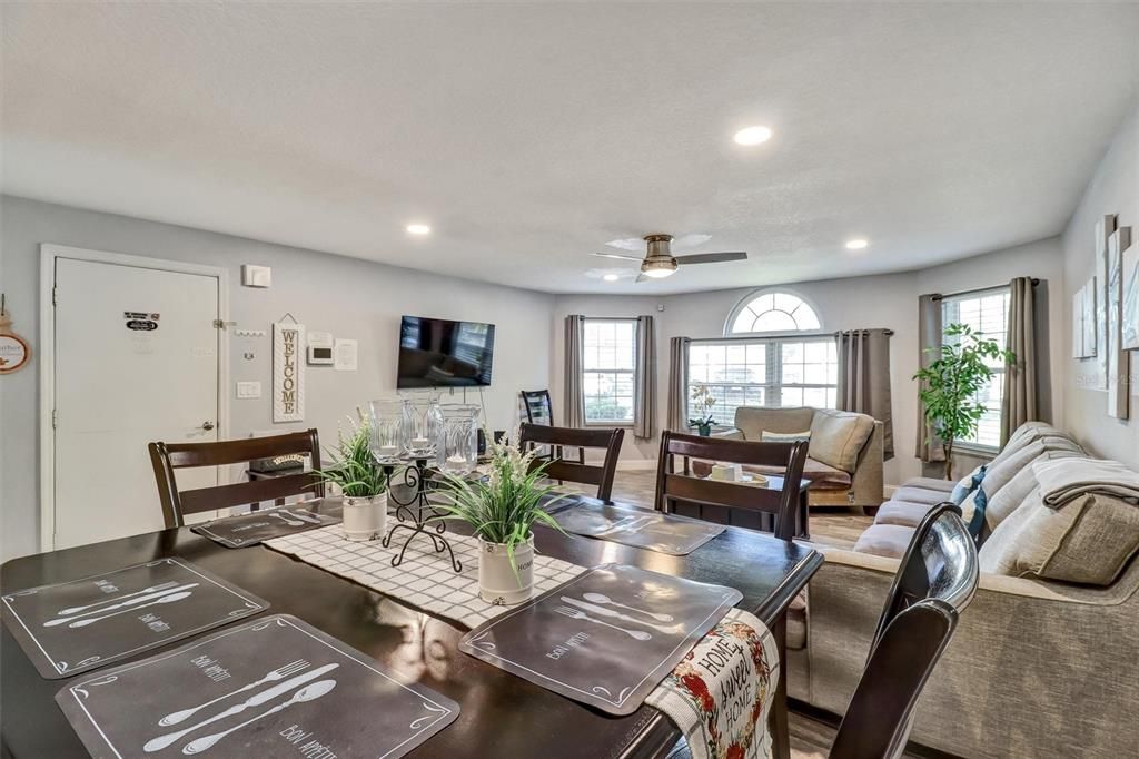 合同活跃: $225,000 (3 贝兹, 2 浴室, 1287 平方英尺)