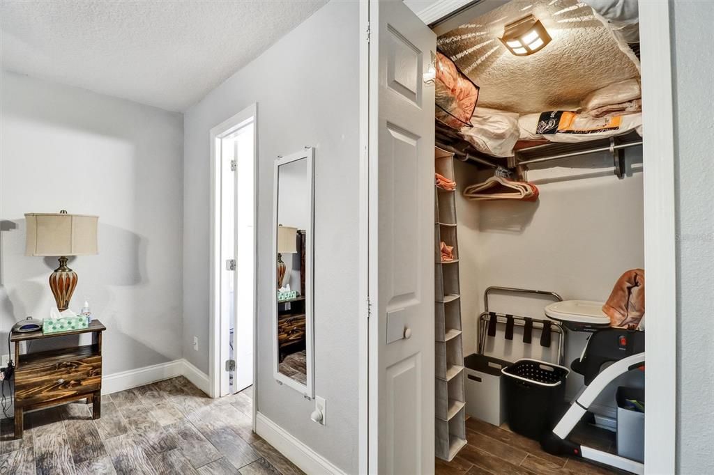 合同活跃: $225,000 (3 贝兹, 2 浴室, 1287 平方英尺)