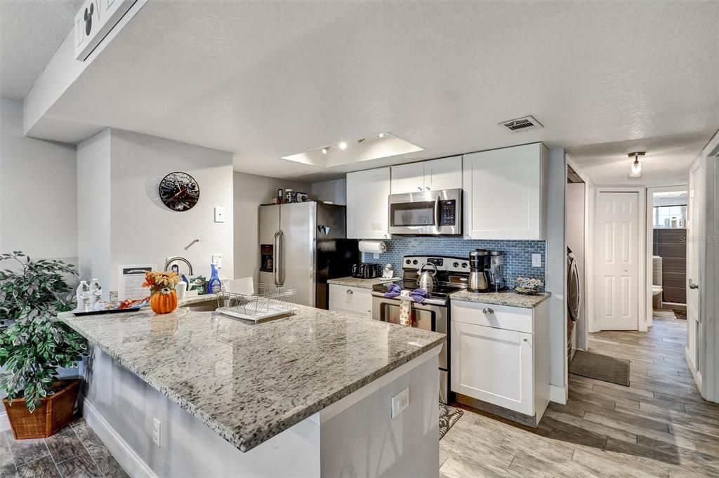 合同活跃: $225,000 (3 贝兹, 2 浴室, 1287 平方英尺)