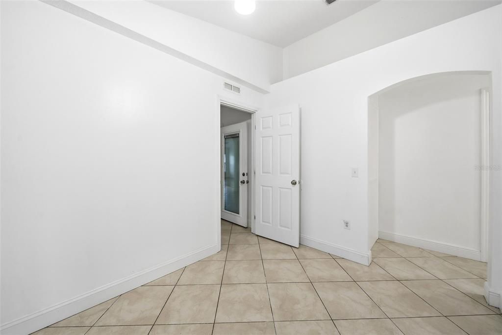 На продажу: $370,000 (4 спален, 2 ванн, 2088 Квадратных фут)