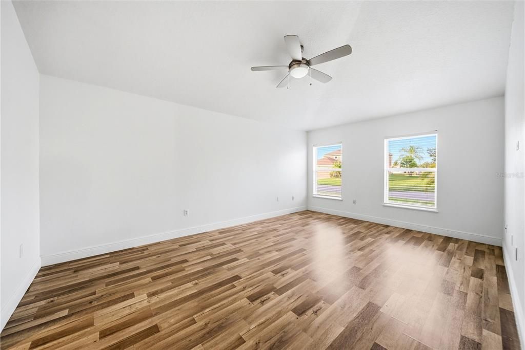 На продажу: $370,000 (4 спален, 2 ванн, 2088 Квадратных фут)