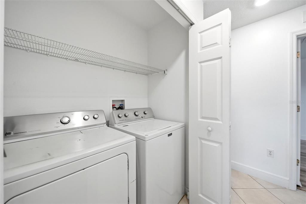 На продажу: $370,000 (4 спален, 2 ванн, 2088 Квадратных фут)