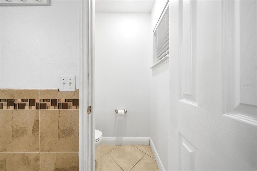 На продажу: $370,000 (4 спален, 2 ванн, 2088 Квадратных фут)