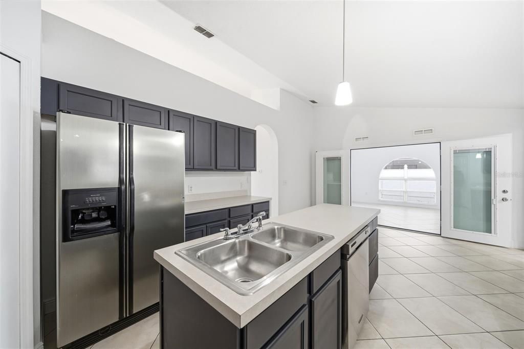 На продажу: $370,000 (4 спален, 2 ванн, 2088 Квадратных фут)