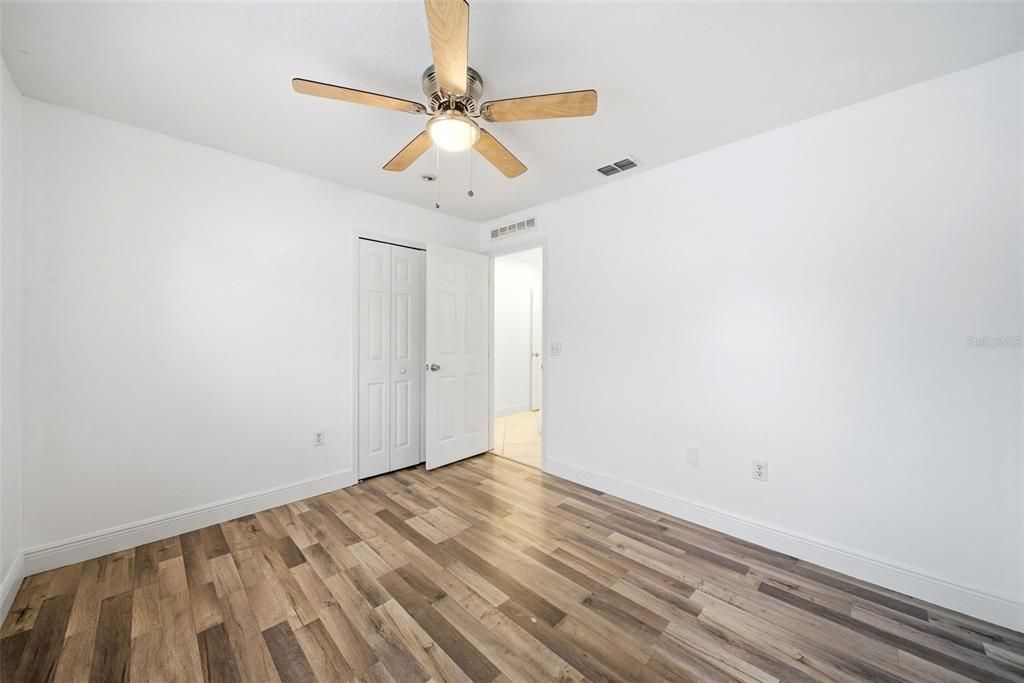 На продажу: $370,000 (4 спален, 2 ванн, 2088 Квадратных фут)