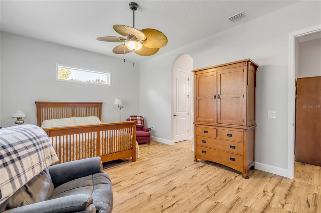 На продажу: $477,000 (3 спален, 2 ванн, 1976 Квадратных фут)