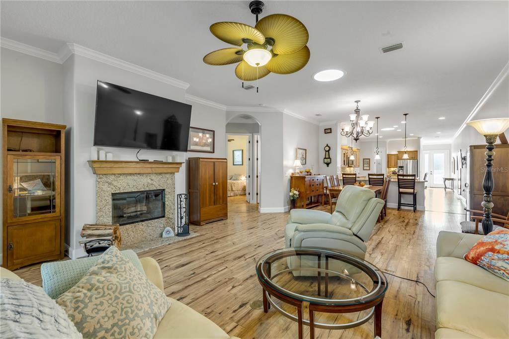 На продажу: $477,000 (3 спален, 2 ванн, 1976 Квадратных фут)