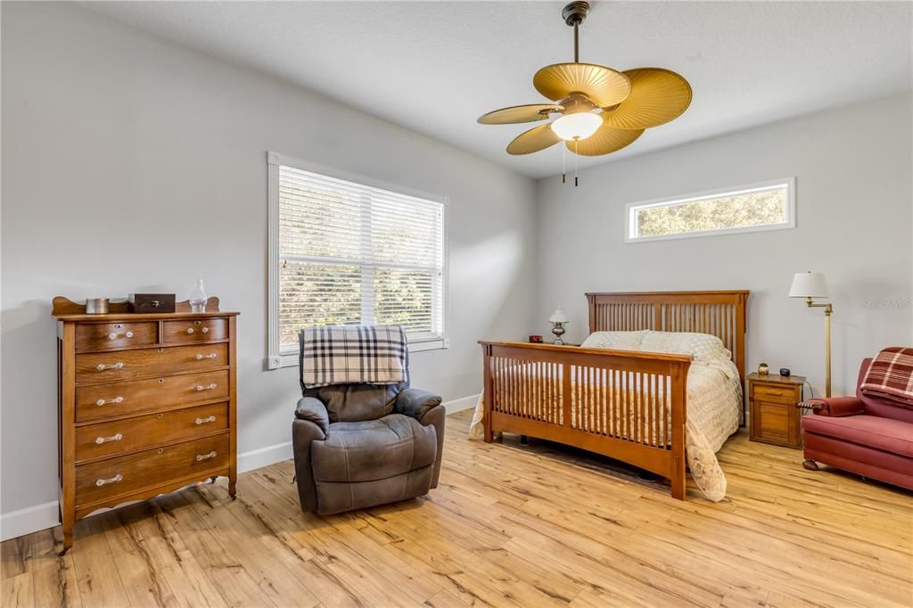 На продажу: $477,000 (3 спален, 2 ванн, 1976 Квадратных фут)