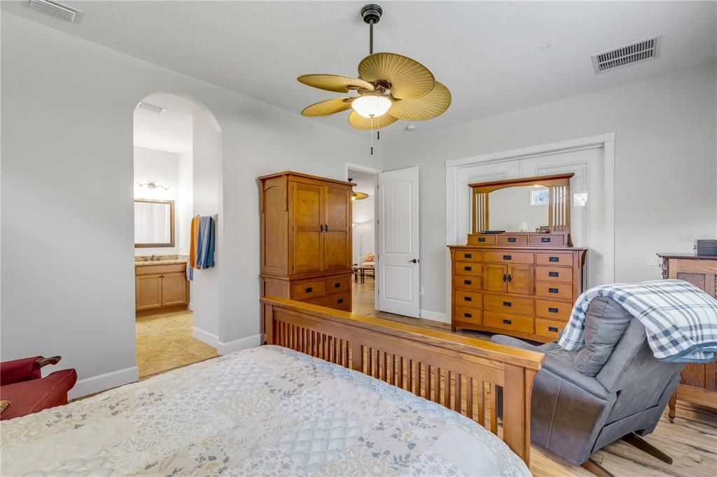 На продажу: $477,000 (3 спален, 2 ванн, 1976 Квадратных фут)