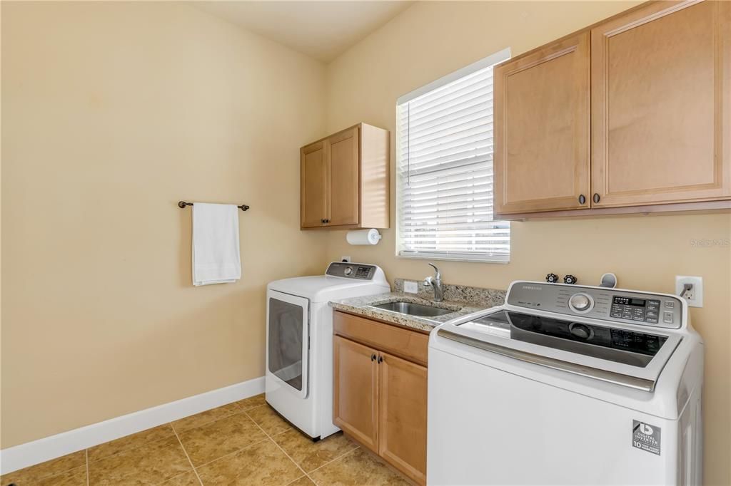 На продажу: $477,000 (3 спален, 2 ванн, 1976 Квадратных фут)