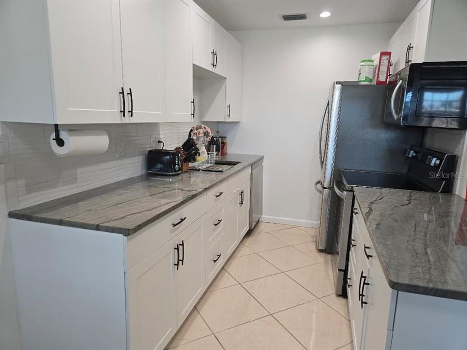 For Rent: $1,600 (1 beds, 1 baths, 640 Square Feet)