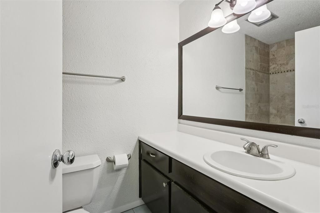 For Sale: $299,000 (2 beds, 1 baths, 939 Square Feet)