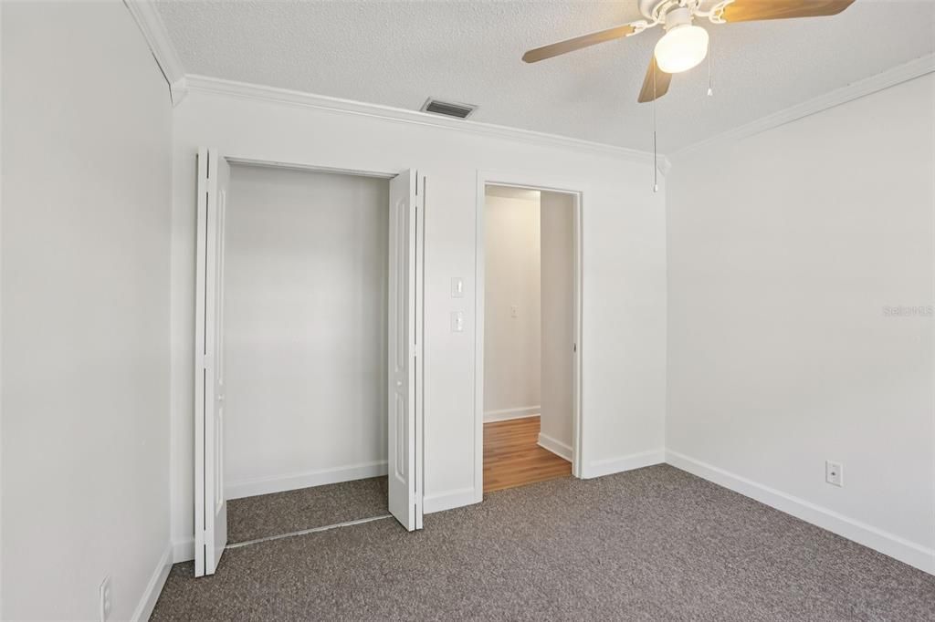 For Sale: $299,000 (2 beds, 1 baths, 939 Square Feet)