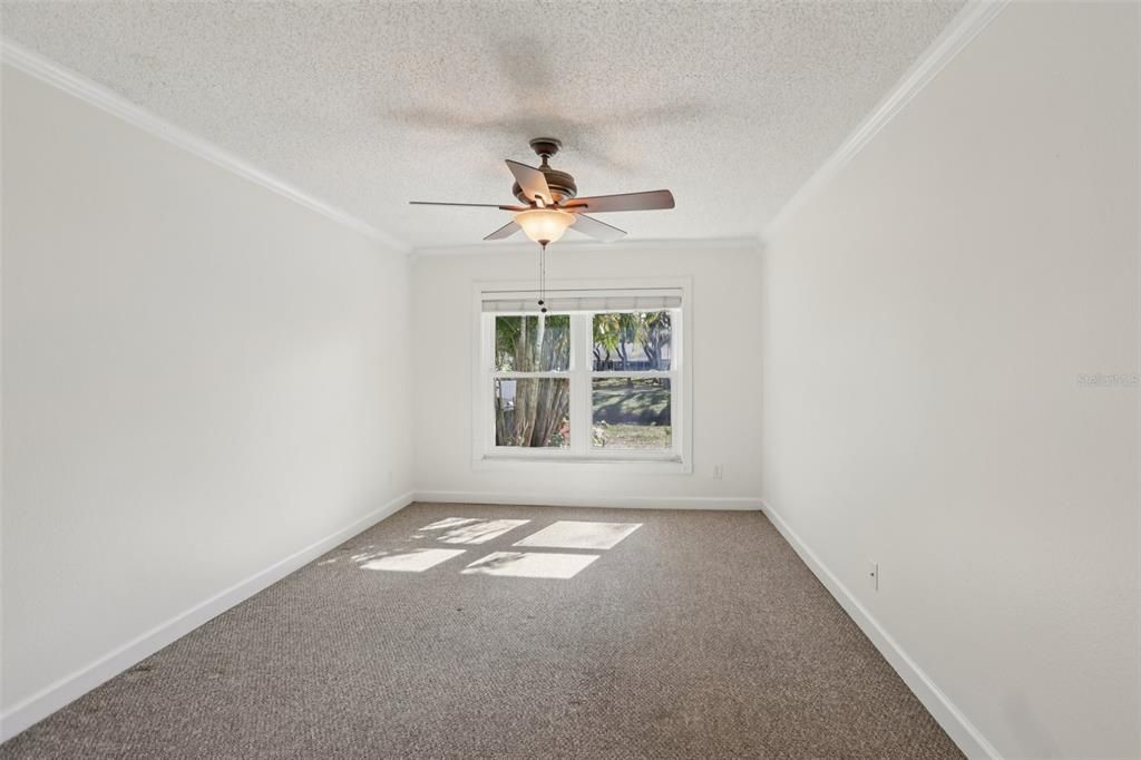 For Sale: $299,000 (2 beds, 1 baths, 939 Square Feet)