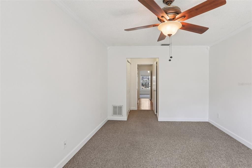 For Sale: $299,000 (2 beds, 1 baths, 939 Square Feet)