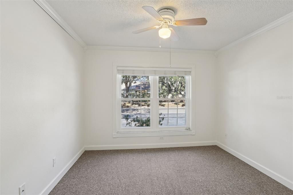 For Sale: $299,000 (2 beds, 1 baths, 939 Square Feet)