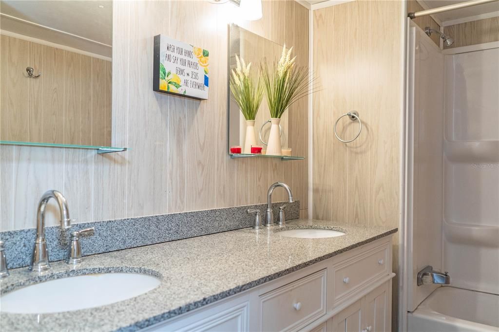 待售: $99,000 (2 贝兹, 2 浴室, 768 平方英尺)