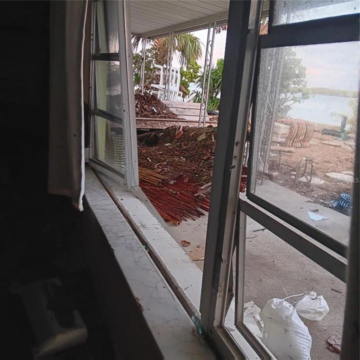 待售: $1,295,000 (4 贝兹, 0 浴室, 1582 平方英尺)