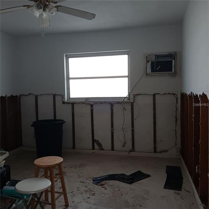 待售: $1,295,000 (4 贝兹, 0 浴室, 1582 平方英尺)