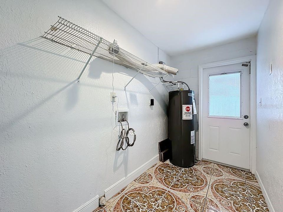 For Sale: $355,000 (3 beds, 2 baths, 1510 Square Feet)