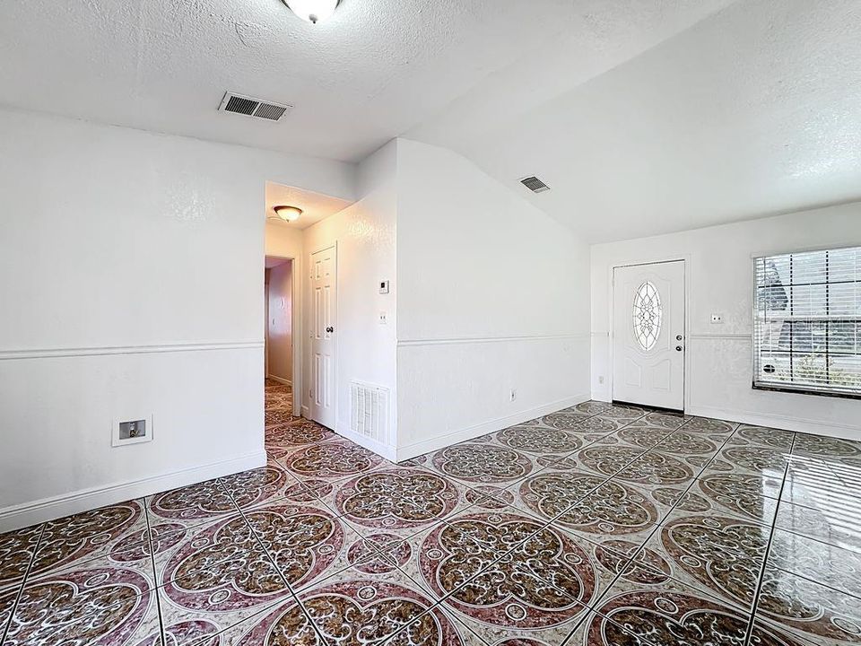For Sale: $355,000 (3 beds, 2 baths, 1510 Square Feet)
