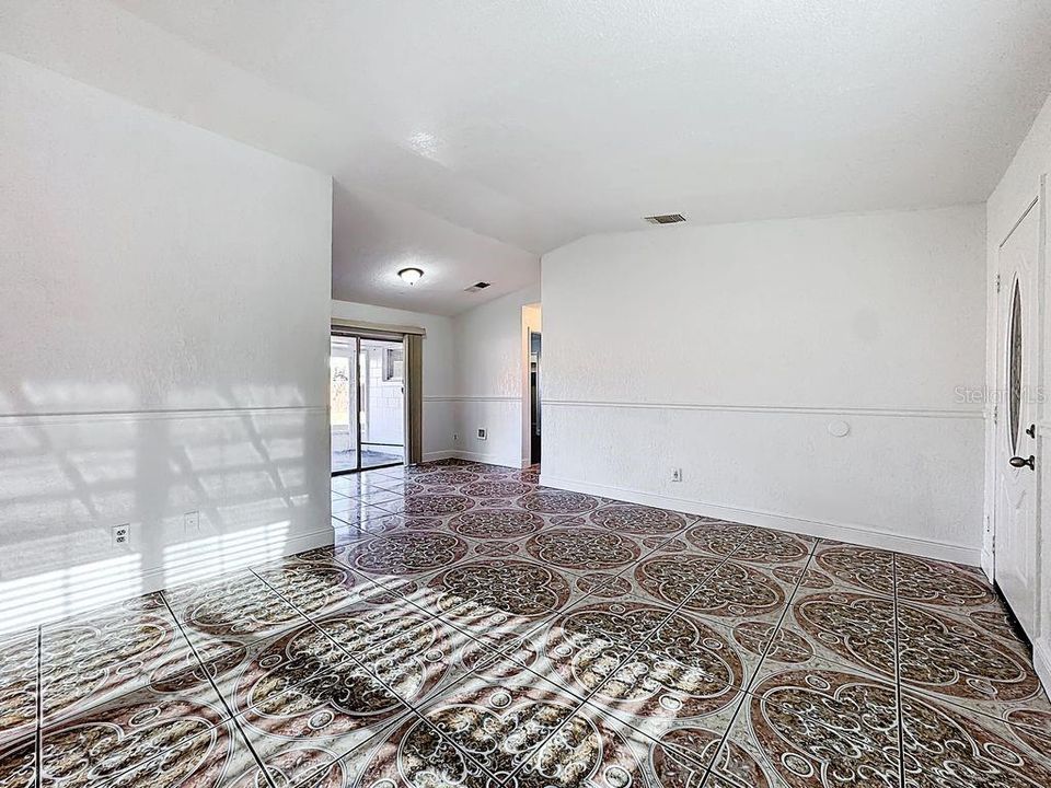 For Sale: $355,000 (3 beds, 2 baths, 1510 Square Feet)