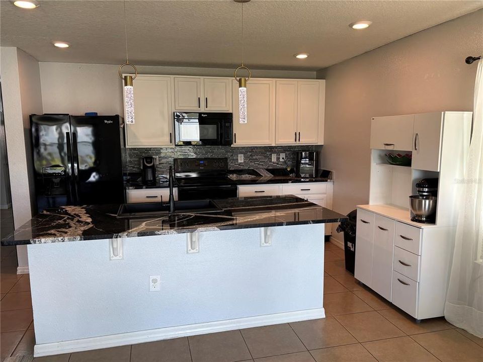 For Sale: $355,000 (4 beds, 2 baths, 1707 Square Feet)