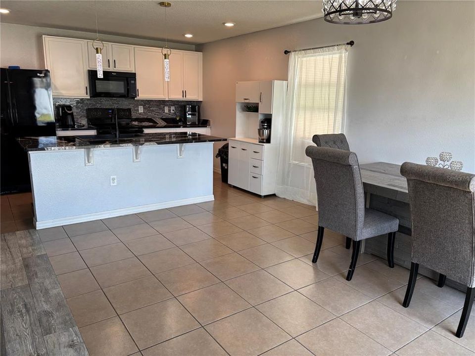 For Sale: $355,000 (4 beds, 2 baths, 1707 Square Feet)