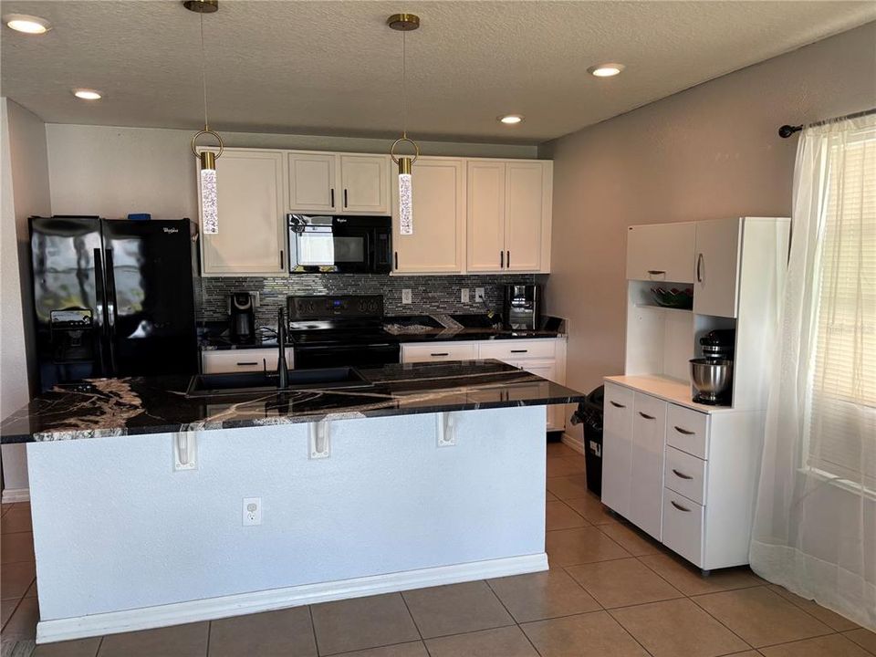 For Sale: $355,000 (4 beds, 2 baths, 1707 Square Feet)