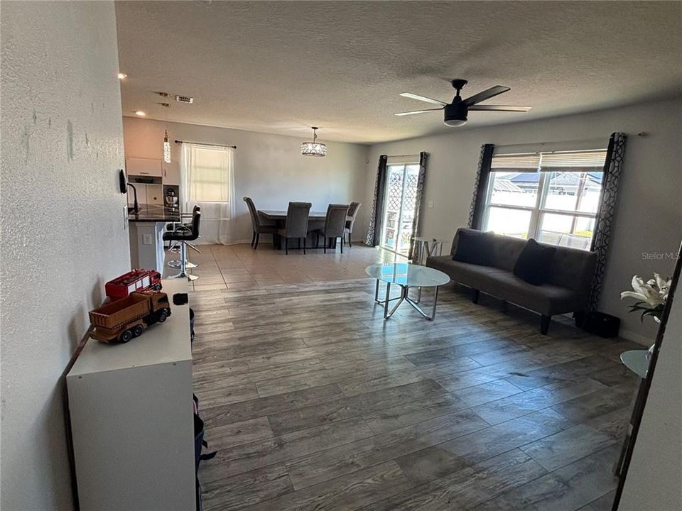 For Sale: $355,000 (4 beds, 2 baths, 1707 Square Feet)