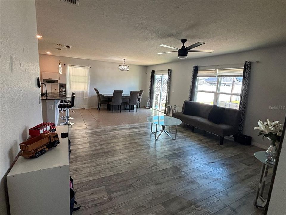 For Sale: $355,000 (4 beds, 2 baths, 1707 Square Feet)