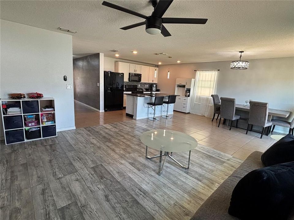 For Sale: $355,000 (4 beds, 2 baths, 1707 Square Feet)