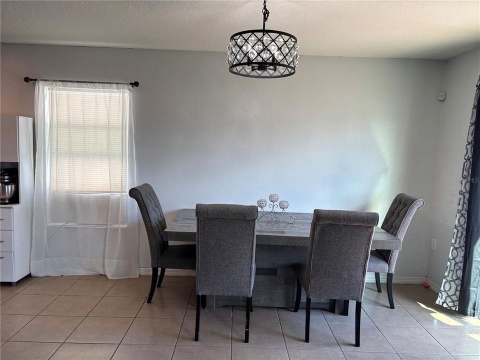 For Sale: $355,000 (4 beds, 2 baths, 1707 Square Feet)