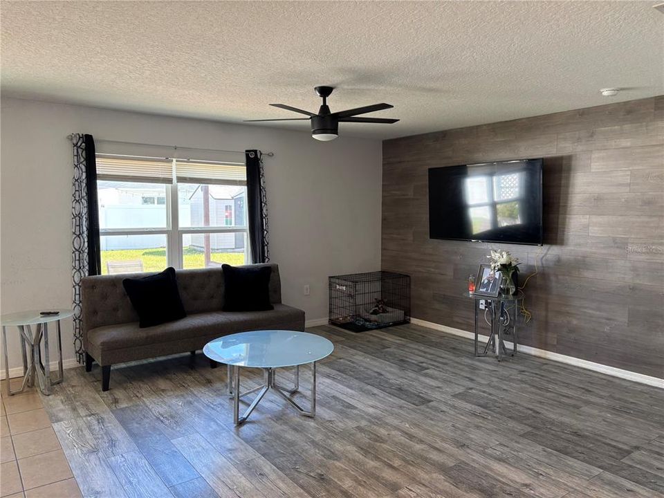 For Sale: $355,000 (4 beds, 2 baths, 1707 Square Feet)