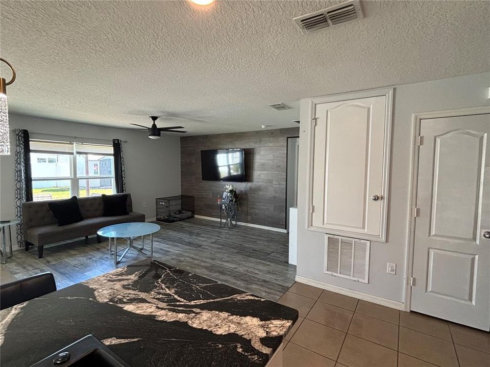 For Sale: $355,000 (4 beds, 2 baths, 1707 Square Feet)