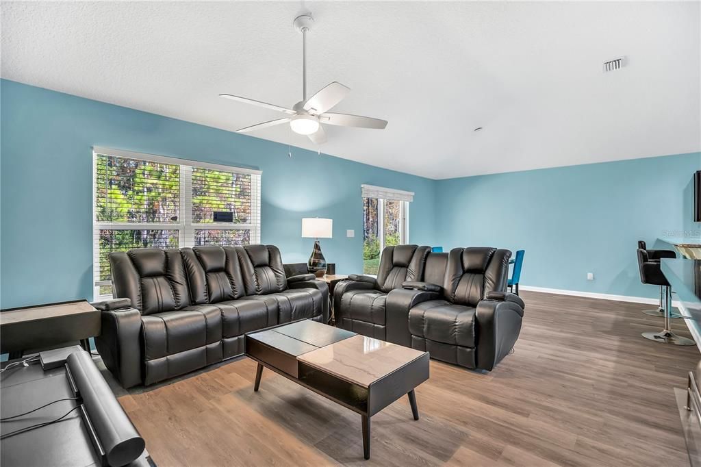 For Sale: $330,000 (3 beds, 2 baths, 1537 Square Feet)