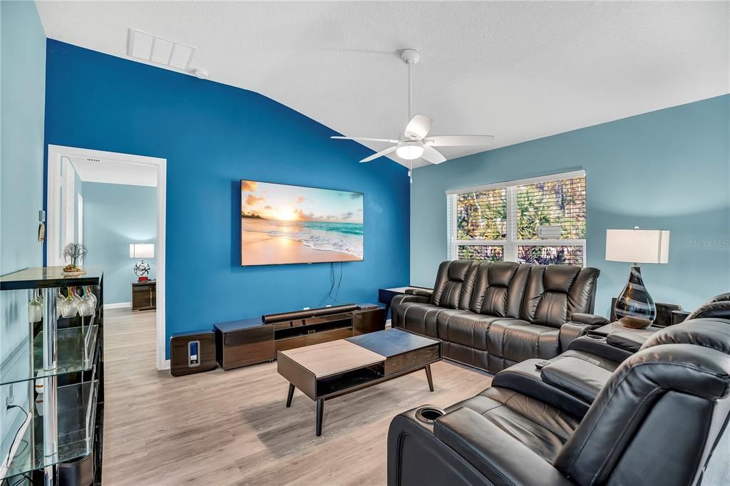 For Sale: $330,000 (3 beds, 2 baths, 1537 Square Feet)