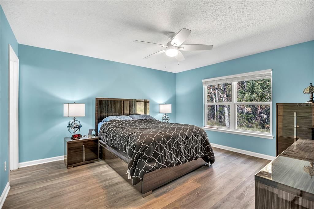 For Sale: $330,000 (3 beds, 2 baths, 1537 Square Feet)