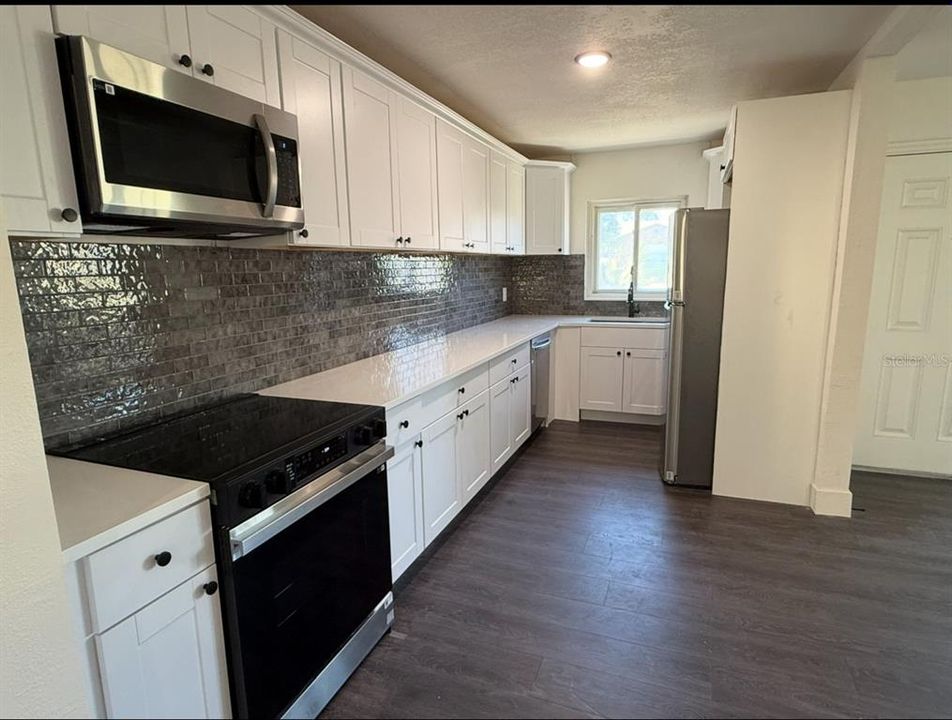 For Sale: $335,000 (3 beds, 2 baths, 1722 Square Feet)