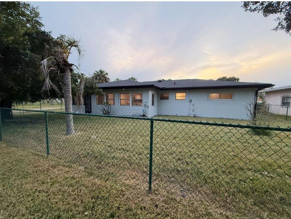 For Sale: $335,000 (3 beds, 2 baths, 1722 Square Feet)