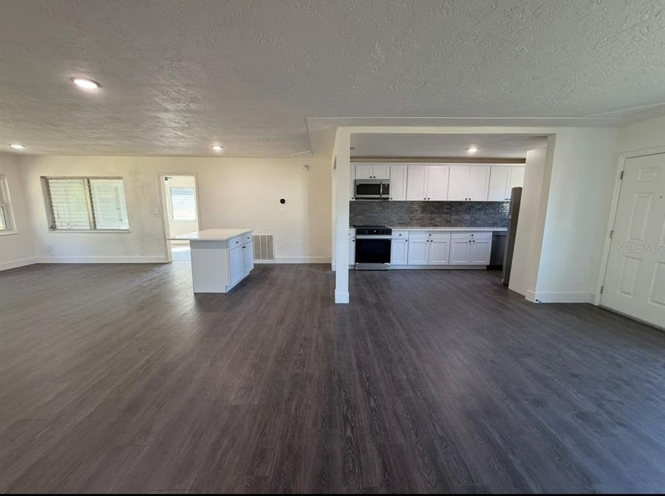 For Sale: $335,000 (3 beds, 2 baths, 1722 Square Feet)