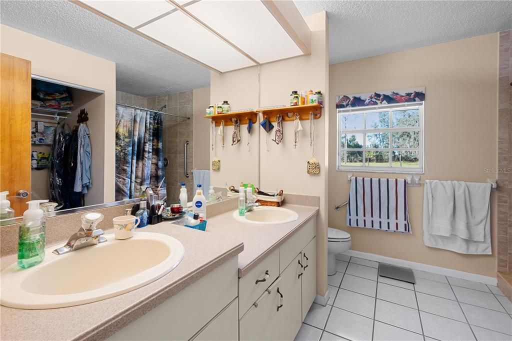 For Sale: $700,000 (3 beds, 2 baths, 1656 Square Feet)