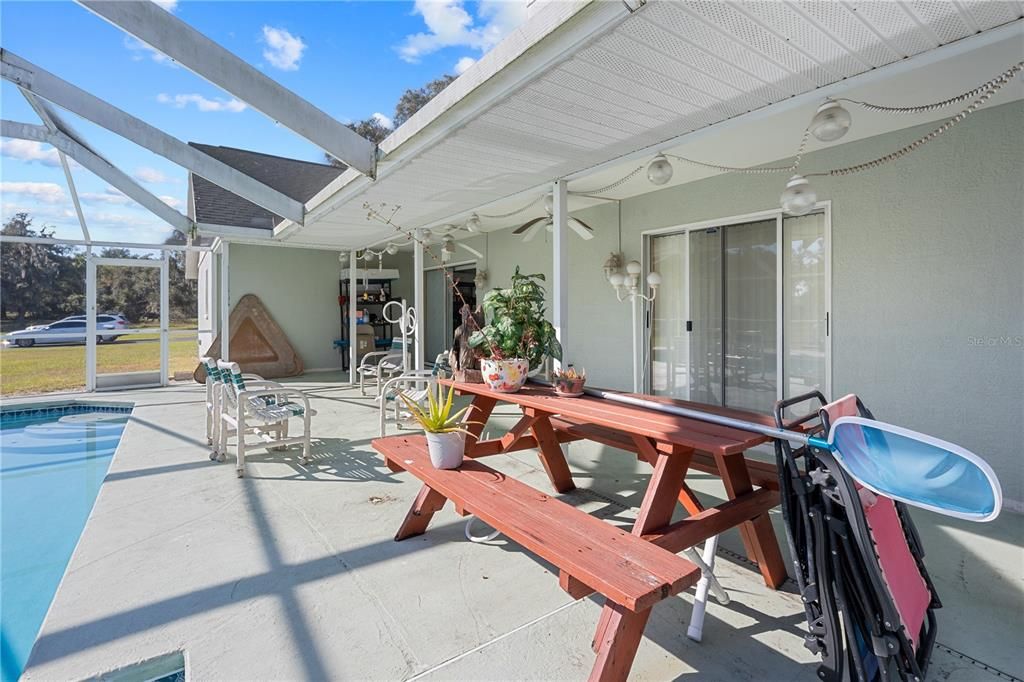 For Sale: $700,000 (3 beds, 2 baths, 1656 Square Feet)